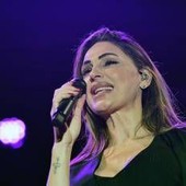 Anna Tatangelo, tour rimandato: "Non è una decisione facile, ho bisogno di tempo"