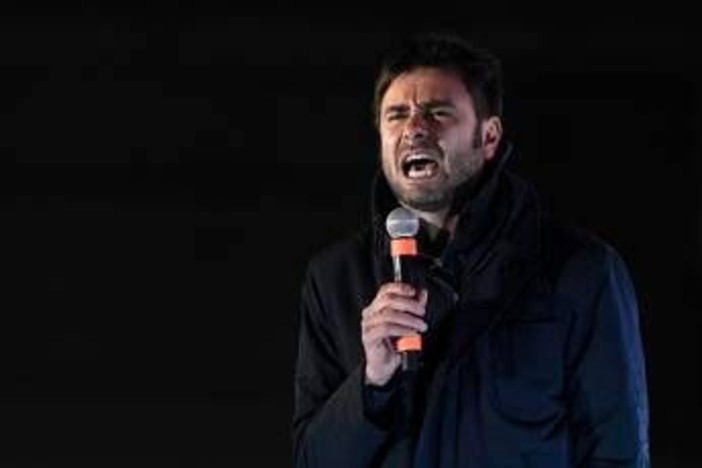 Di Battista, oggi il volo sanitario per l'Italia: l'arrivo previsto domani
