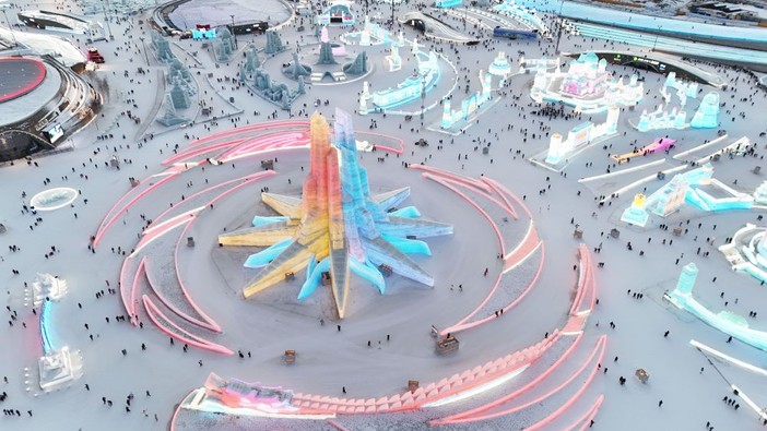 Cina, nello Heilongjiang il più grande parco al mondo a tema ghiaccio e neve Cina, nello Heilongjiang il più grande parco al mondo a tema ghiaccio e neve