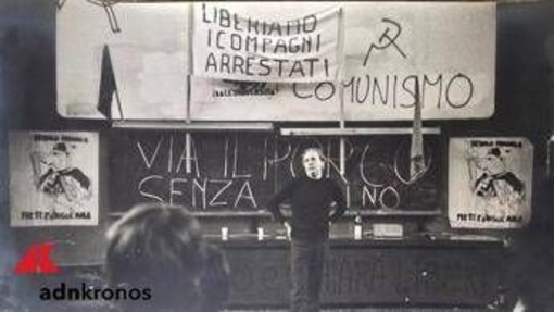 Dario Fo e l’attivismo politico nel '74, il fotografo Bordoni: "Nei miei scatti la sua magia" - Le immagini inedite Dario Fo e l’attivismo politico nel '74, il fotografo Bordoni: "Nei miei scatti la sua magia" - Le immagini inedite