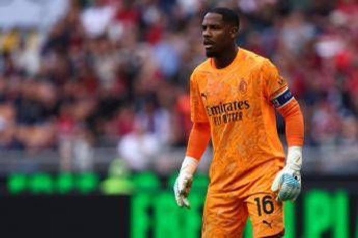 Verona-Milan, pioggia di fischi per Maignan e Leao: cos' è successo