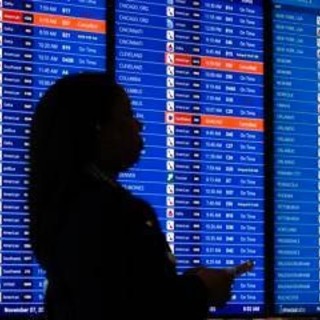 Usa, caos in 40 aeroporti per lo shutdown: oltre mille voli cancellati
