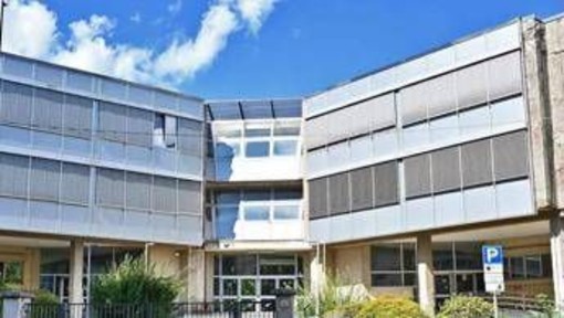 Il Como vola, la scuola vicino allo stadio chiude per costruire... un parcheggio? Il sindaco: "Calcio non c’entra" Il Como vola, la scuola vicino allo stadio chiude per costruire... un parcheggio? Il sindaco: "Calcio non c’entra"