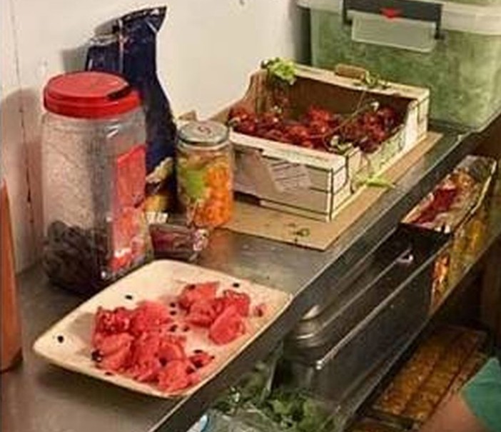 Nas sequestrano a Reggio Calabria una tonnellata di alimenti non conformi