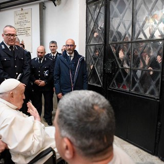 Il Papa ai detenuti “Non posso fare lavanda dei piedi ma vi sono vicino”