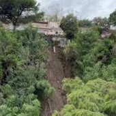Maltempo in Campania, frana a Mergellina: evacuati tre appartamenti Maltempo in Campania, frana a Mergellina: evacuati tre appartamenti