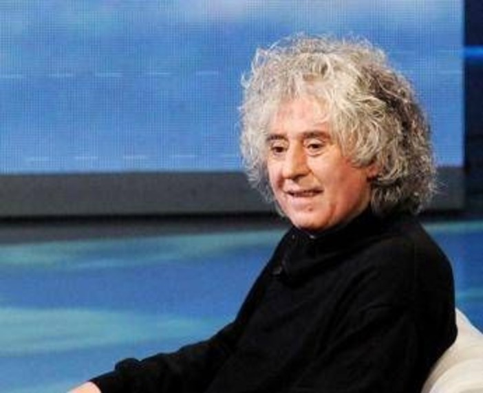 Malore improvviso per Branduardi, rinviato concerto a Roma