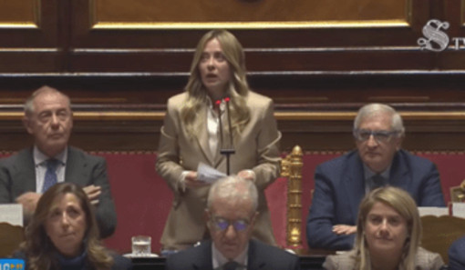 Meloni in Senato: "Energia, bollette più leggere per famiglie e imprese". E sull'Ucraina: "Posizione Italia non cambia" Meloni in Senato: "Energia, bollette più leggere per famiglie e imprese". E sull'Ucraina: "Posizione Italia non cambia"