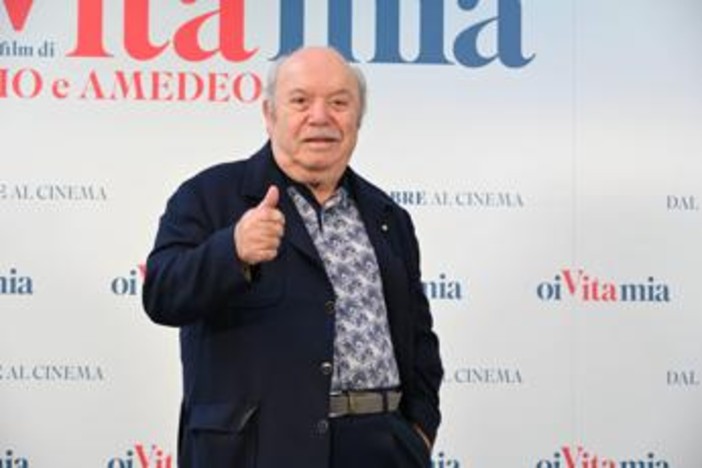 Lino Banfi compie 90 anni: "Il mio segreto? La burrata. Ora sogno un ruolo da cattivo"