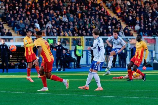 Il Como cala il tris a Lecce e torna alla vittoria