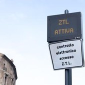 Roma, caos parcheggi quando giocano Roma e Lazio: il Campidoglio lancia ipotesi Ztl per Olimpico
