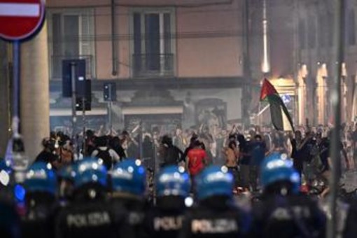 Disordini a Bologna dopo la morte di Fakir: 12 indagati