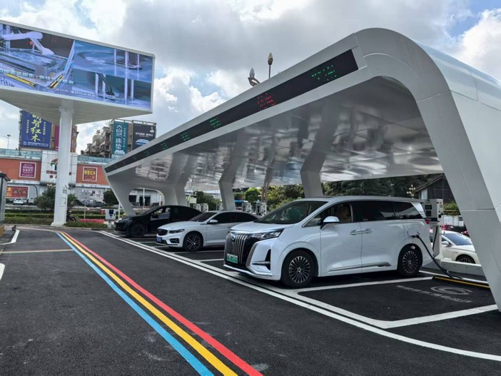 Cina, l’infrastruttura di ricarica per veicoli elettrici registra forte crescita