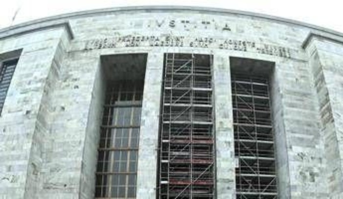 Milano, allarme bomba al Palazzo di giustizia: verifiche in corso