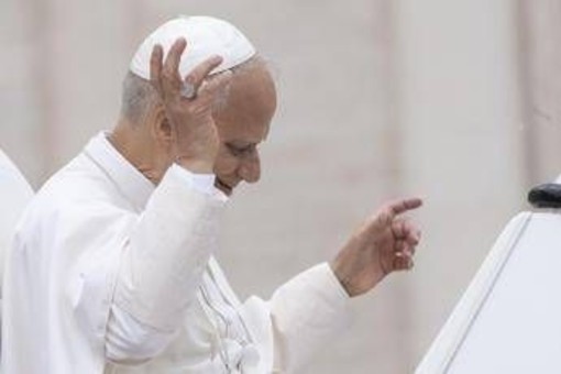 Papa Leone XIV compie 70 anni, gli auguri dal mondo e i disegni dai bimbi
