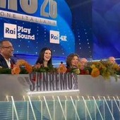 Sanremo, la prima conferenza stampa. Fiorello scherza con Conti: "Vi auguro tante polemiche" Sanremo, la prima conferenza stampa. Fiorello scherza con Conti: "Vi auguro tante polemiche"