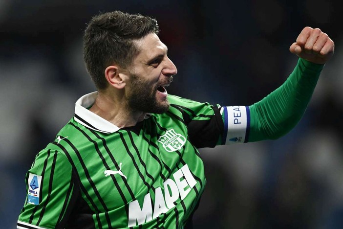 Il Sassuolo cala il tris, notte fonda per il Verona Il Sassuolo cala il tris, notte fonda per il Verona