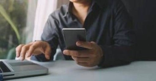 Boom prezzi petrolio e bollette, Ue 'raccomanda' smart working Boom prezzi petrolio e bollette, Ue 'raccomanda' smart working