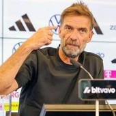 Germania, Klopp contro Afd: "Non lasciamo l'orgoglio nazionale alle persone sbagliate" Germania, Klopp contro Afd: "Non lasciamo l'orgoglio nazionale alle persone sbagliate"