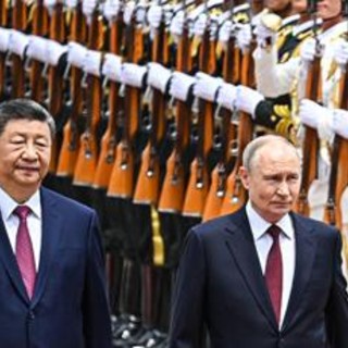 Russia-Cina, svelata cooperazione militare dal 2023: "Pechino ha insegnato a Mosca a silenziare Starlink"