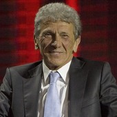 Addio a “Mister Due Miliardi”, il calcio piange Beppe Savoldi Addio a “Mister Due Miliardi”, il calcio piange Beppe Savoldi