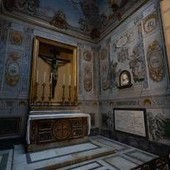 Angelo di San Lorenzo in Lucina, nuove polemiche: ora somiglia a Marina Berlusconi? Angelo di San Lorenzo in Lucina, nuove polemiche: ora somiglia a Marina Berlusconi?