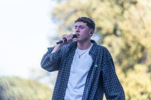 Sanremo 2026, Tredici Pietro tra i big: chi è il rapper che 'odia i raccomandati'