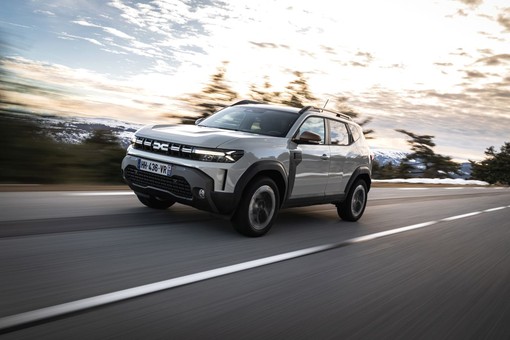 Dacia Duster e Bigster si rinnovano con il nuovo Hybrid-Gpl 150 4×4 automatico Dacia Duster e Bigster si rinnovano con il nuovo Hybrid-Gpl 150 4×4 automatico