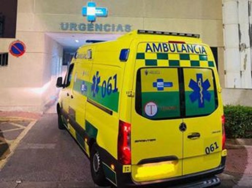 Guida un'ambulanza e lavora sei giorni al mese: "Guadagno 2300 euro"