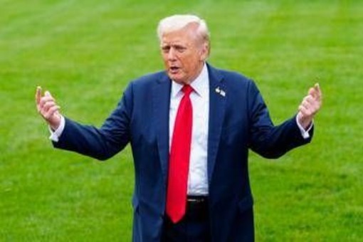Ucraina-Russia, Trump: &quot;Zelensky deve accettare le condizioni di Putin o sarà distrutto&quot;