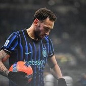 Inter, infortunio per Calhanoglu: finale Coppa Italia a rischio, stagione finita?