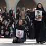 Iran-Usa, colloqui in pausa per i funerali di Khamenei: attese milioni di persone