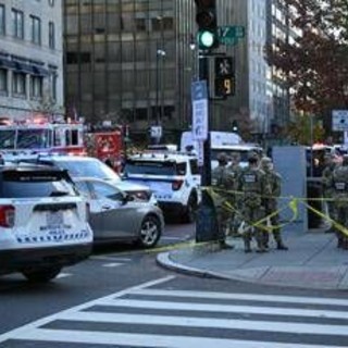 Sparatoria vicino alla Casa Bianca, colpiti due soldati della Guardia Nazionale Sparatoria vicino alla Casa Bianca, colpiti due soldati della Guardia Nazionale