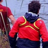 Udine, si tuffa nel Tagliamento e non riemerge: ricerche in corso Udine, si tuffa nel Tagliamento e non riemerge: ricerche in corso