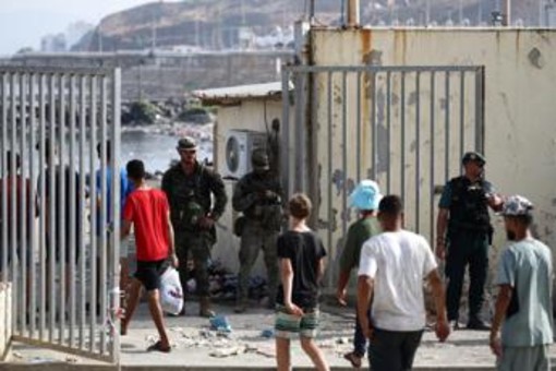 Ceuta, ancora 5mila migranti in città: "Emergenza non è finita" Ceuta, ancora 5mila migranti in città: "Emergenza non è finita"