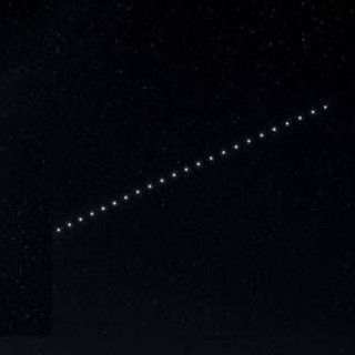 "Non è un aereo, non sono stelle", il 'treno di luci' in cielo: il mistero dell'8 agosto "Non è un aereo, non sono stelle", il 'treno di luci' in cielo: il mistero dell'8 agosto