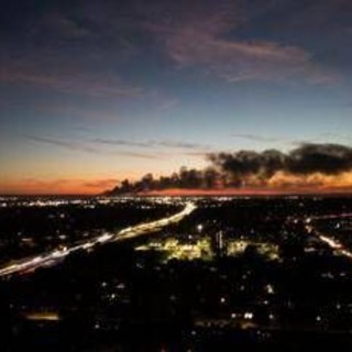 Usa, aereo cargo si schianta vicino all'aeroporto di Louisville: 7 morti Usa, aereo cargo si schianta vicino all'aeroporto di Louisville: 7 morti