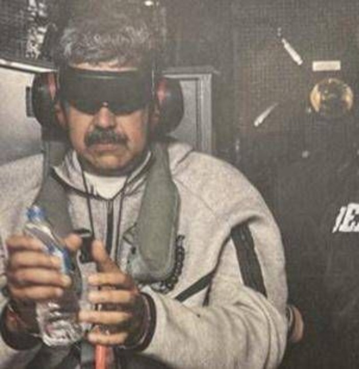 Maduro, la foto di Trump diventa uno spot: boom vendite per la felpa