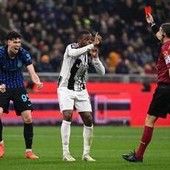 "Arbitro è il miglior giocatore dell'Inter", l'espulsione di Kalulu fa il giro del mondo "Arbitro è il miglior giocatore dell'Inter", l'espulsione di Kalulu fa il giro del mondo