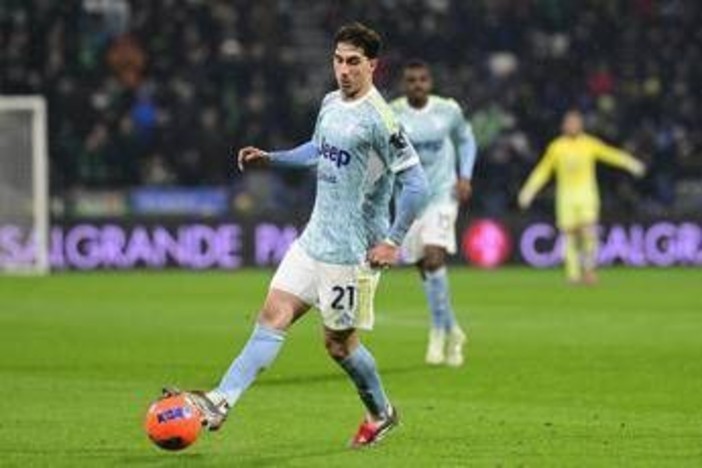 Miretti cade in area, arbitro revoca rigore: proteste in Cagliari-Juventus