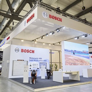 Bosch celebra tre decenni di sicurezza con l’ABS per le moto