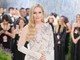 Lindsey Vonn, al Met Gala prima uscita senza stampelle dopo infortunio: "Grata di essere qui"