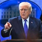 Schiaffo della Corte Suprema a Trump sui dazi, varata tariffa del 10% per tutti i Paesi