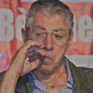Umberto Bossi, da 'Roma ladrona' a 'La Lega ce l'ha duro': anatomia del linguaggio del Senatur Umberto Bossi, da 'Roma ladrona' a 'La Lega ce l'ha duro': anatomia del linguaggio del Senatur