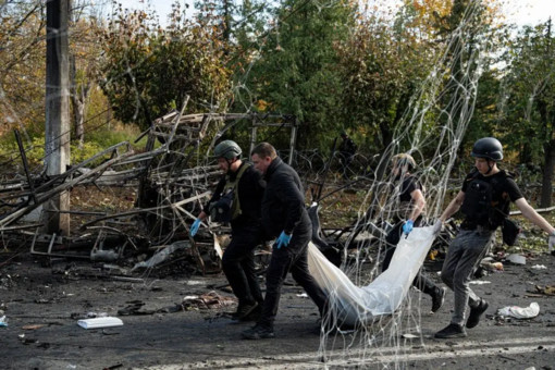 Missile russo contro due bus a Kramatorsk in Ucraina, 33 morti Missile russo contro due bus a Kramatorsk in Ucraina, 33 morti