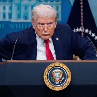 La Corte Suprema boccia i dazi ma Trump rilancia “Nuova tariffa del 10% per tutti”