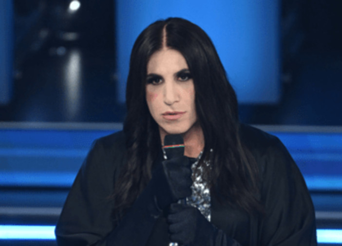 Sanremo 2026, Vincenzo De Lucia chi è: l'imitatore di Laura Pausini Sanremo 2026, Vincenzo De Lucia chi è: l'imitatore di Laura Pausini
