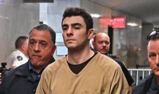 Luigi Mangione, il giudice esclude la pena di morte: la decisione Luigi Mangione, il giudice esclude la pena di morte: la decisione