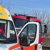 Frontale tra auto e bus nel Veneziano, un morto e cinque feriti