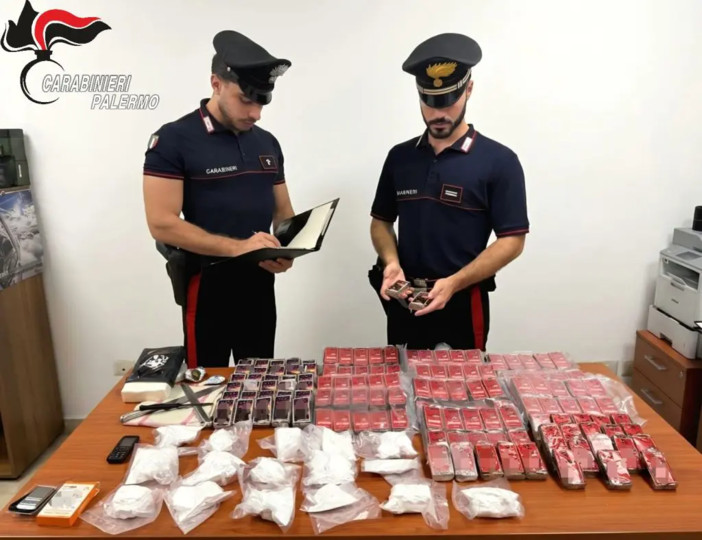 Sequestrati a Palermo 17 kg di droga nascosta in frigo, due arresti